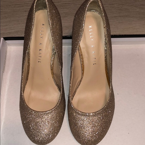 New Kelly&Katie Gold Glitter heels - Picture 2 of 5